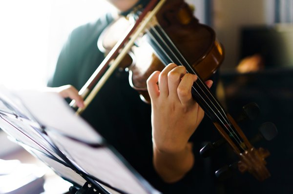 Choisir le bon orchestre pour une soirée dansante inoubliable